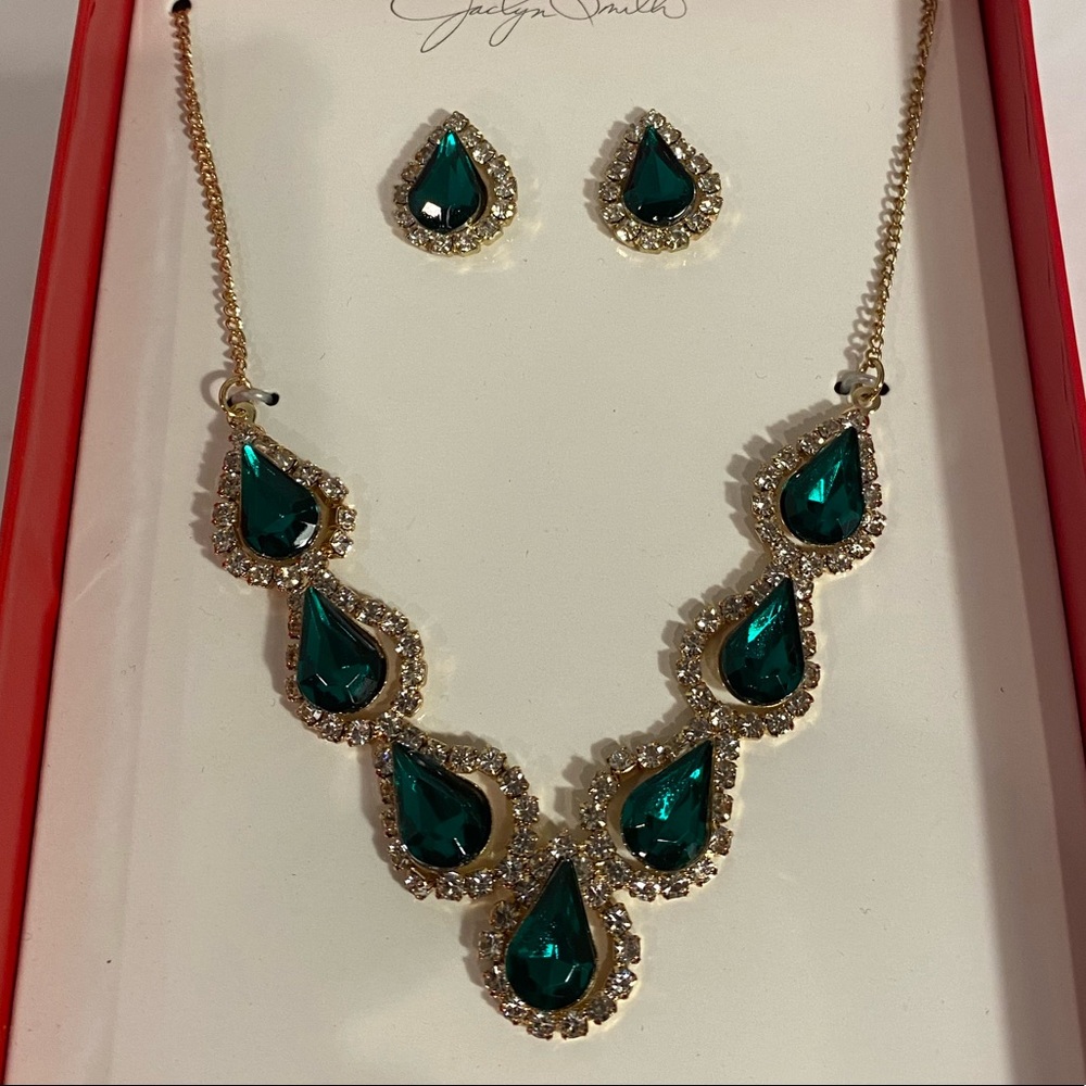 SALE! GOLD& Emerald Necklace and Earrings Boxed Set
